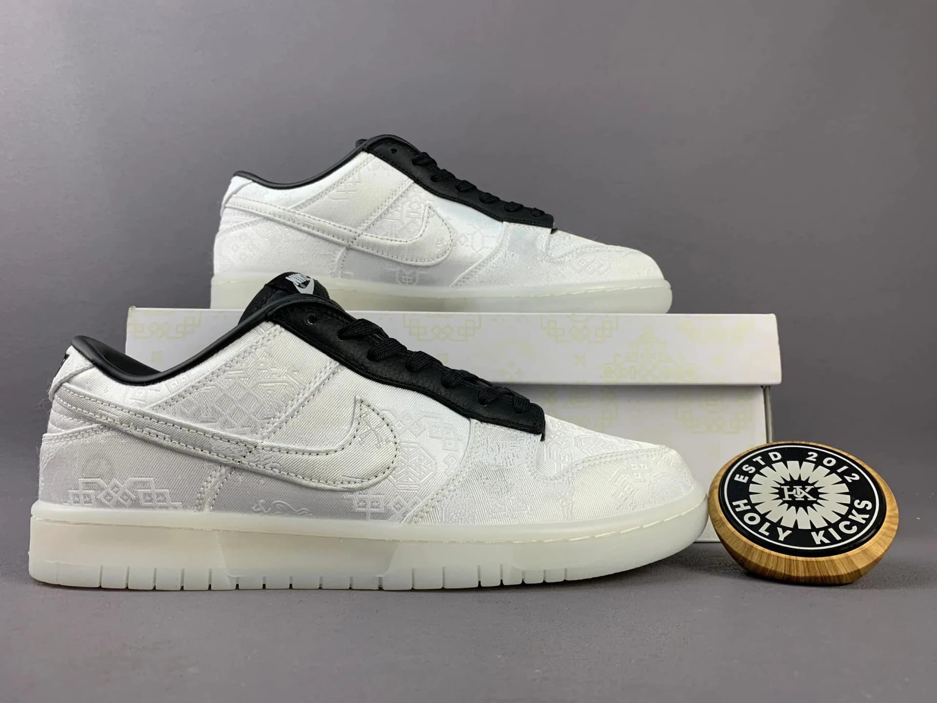 DUNK LOW SP WHITE BLACK BLANC — Shoes from Weidian
