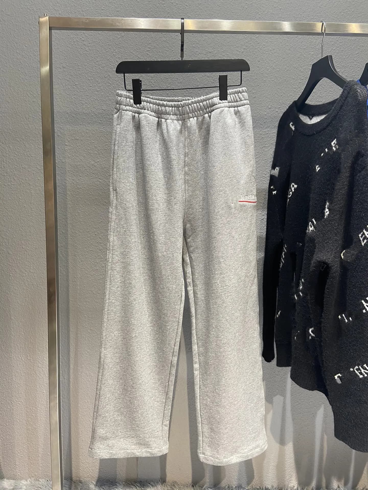 pantaloni balencaiga — Pants from 1688