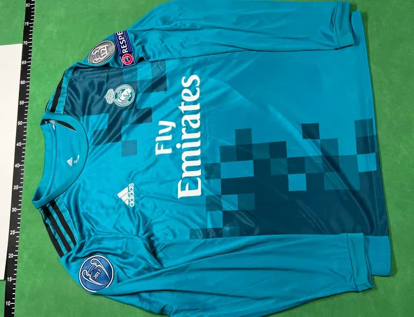 RealMadri retro 2017 18 long third — Jerseys from Taobao, photo 2 of 2