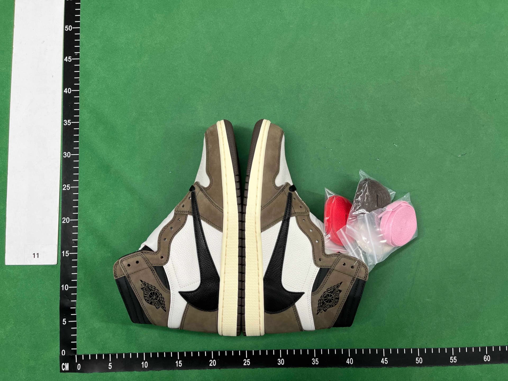 1:1 Jordan 1 Travis Scott Reverse Mochas — Shoes from Weidian, photo 2 of 4
