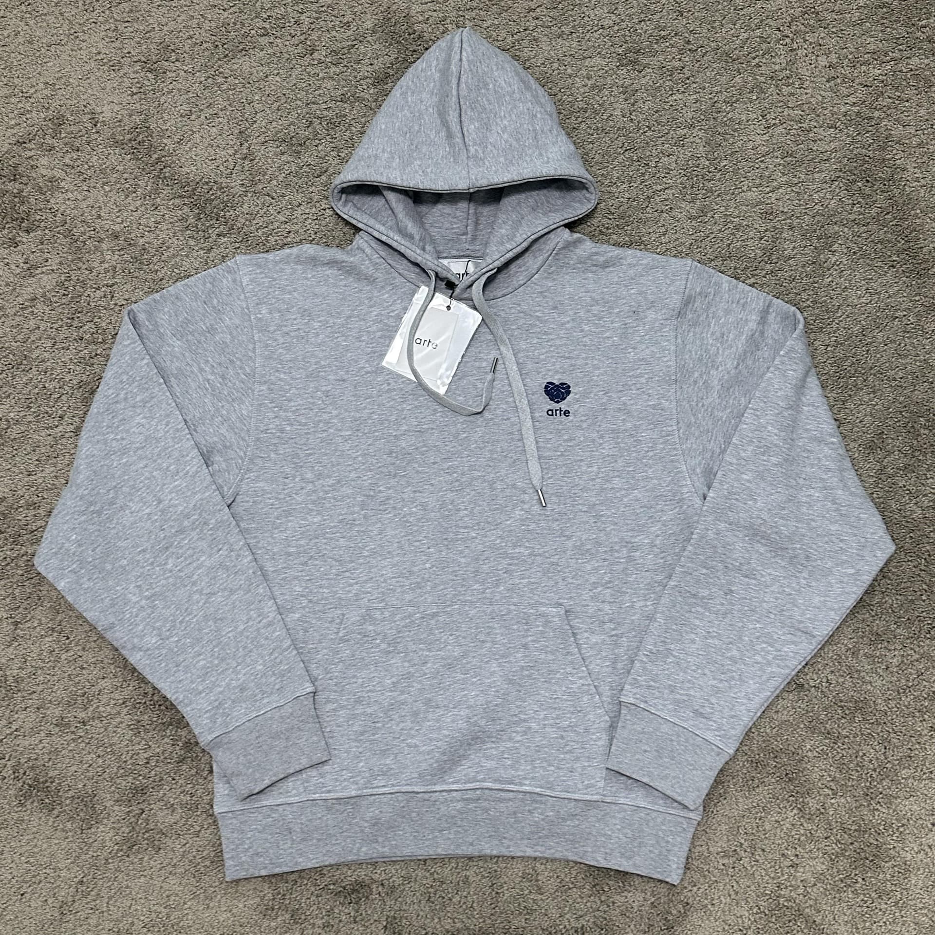 Arte 2024 Grey Hear — Hoodies from Taobao