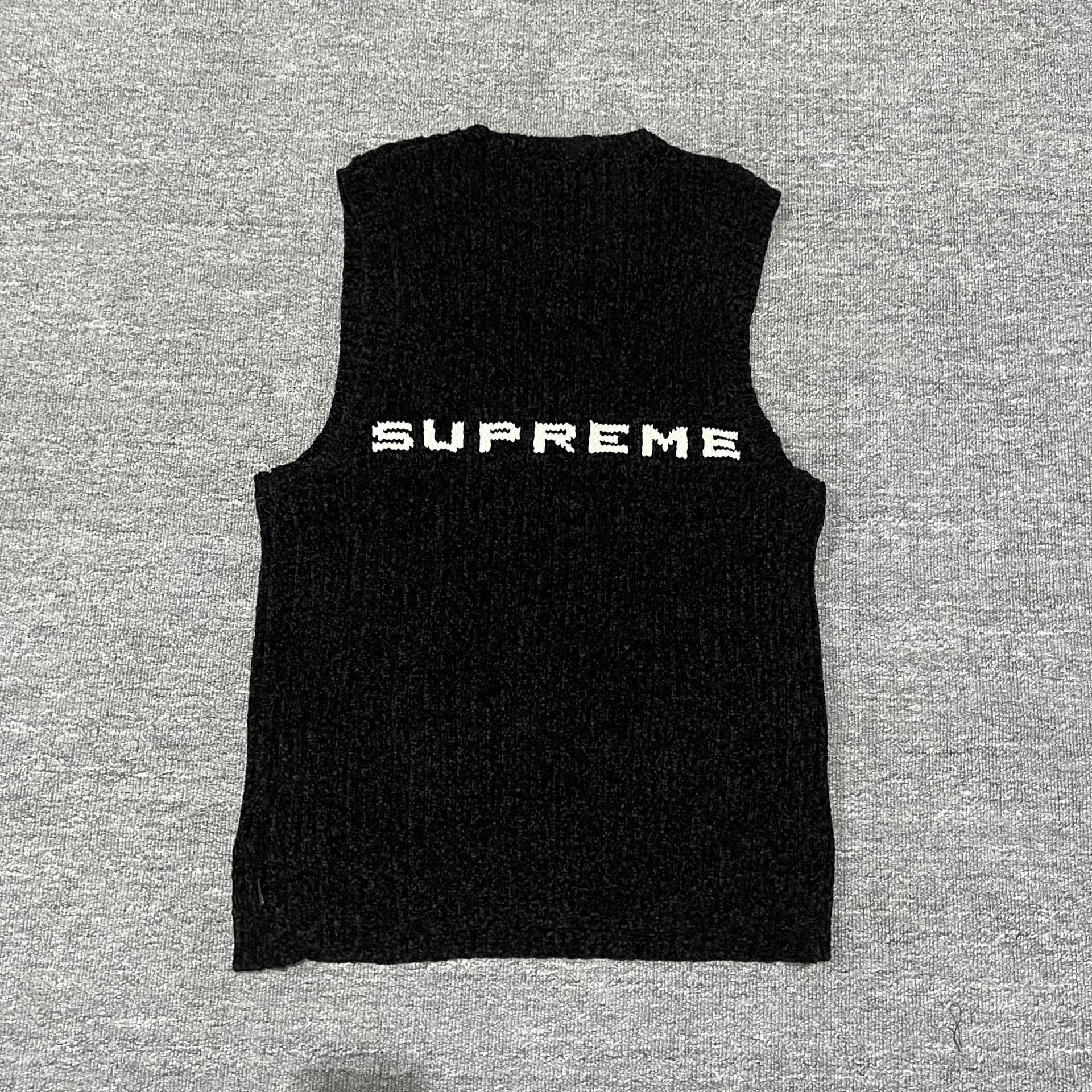 Supreme Vest — T-Shirts from Weidian
