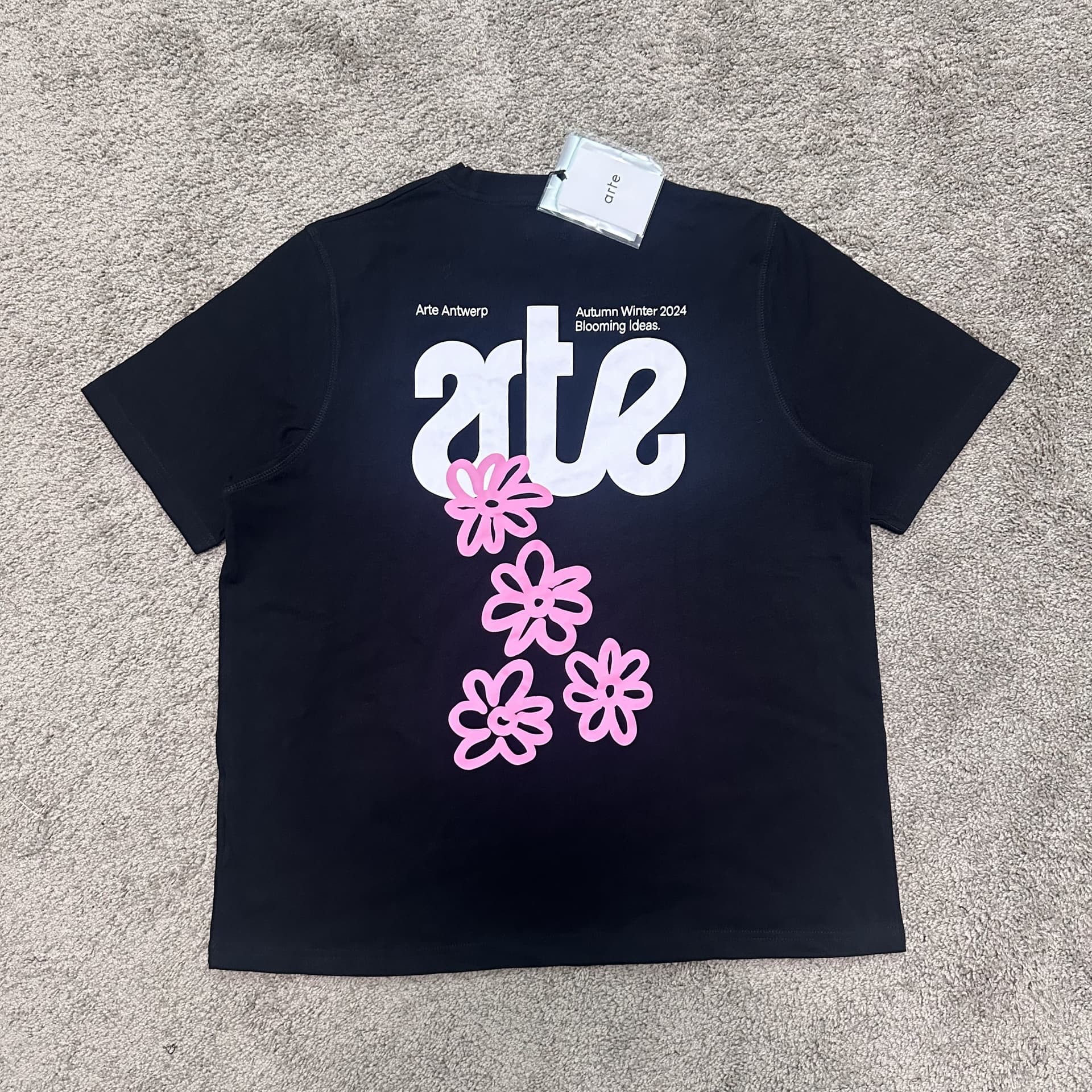 Arte Flowers Back Black — T-Shirts from Taobao
