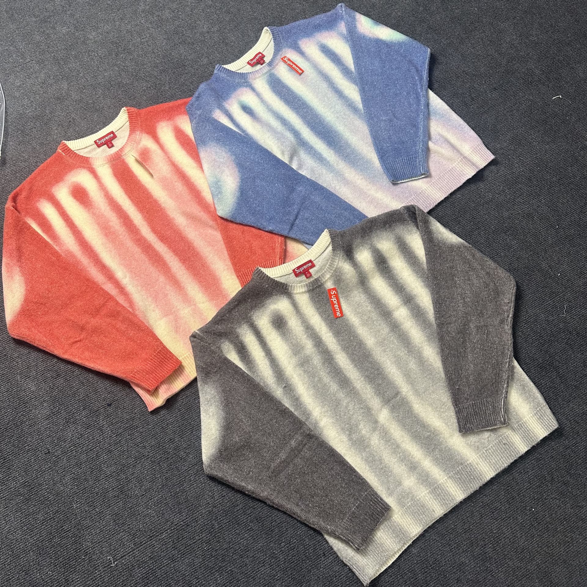 Supreme BLURRED LOGO SWEATER — Hoodies from Taobao