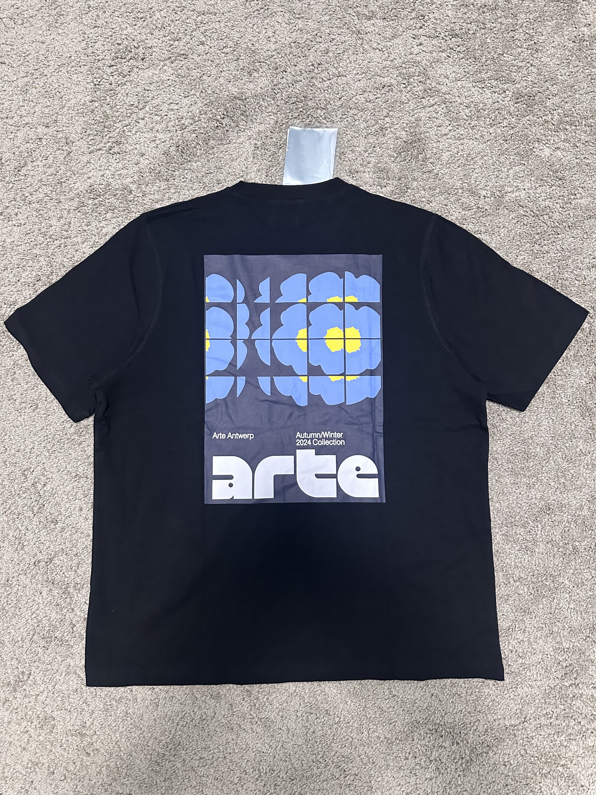 Arte Flower Poster Black — T-Shirts from Taobao