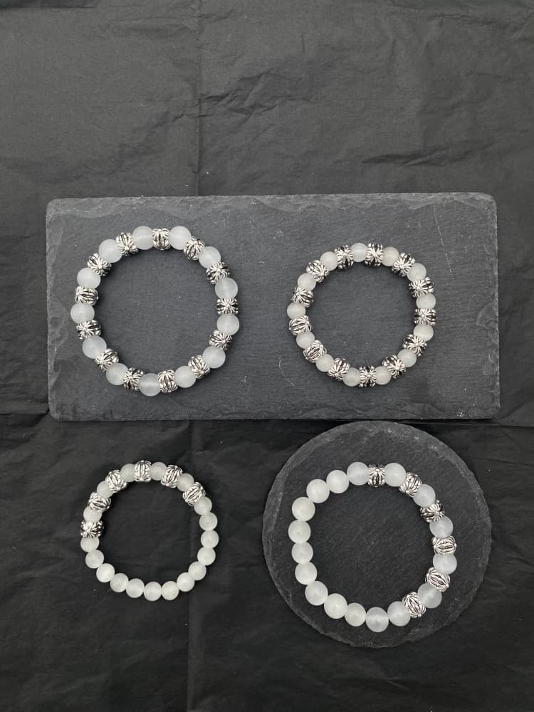OnlyWhy/Street shot bracelets are fashionable and versatile, cross natural black stone men and women string bracelets for couples and students from Taobao