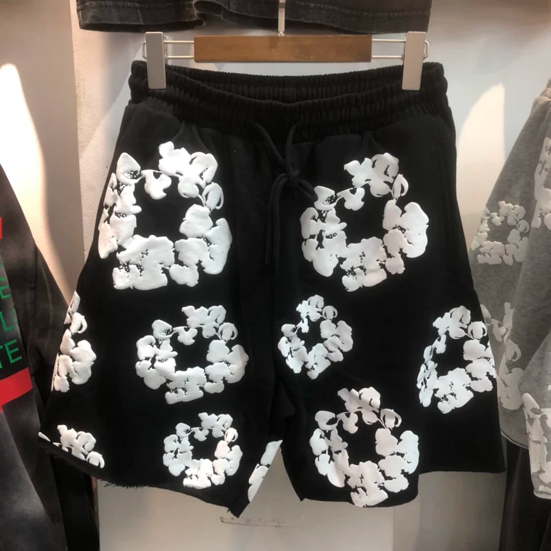 2022 summer new European and American trendy brand Kanye same casual pants floral print personality like loose shorts from Taobao