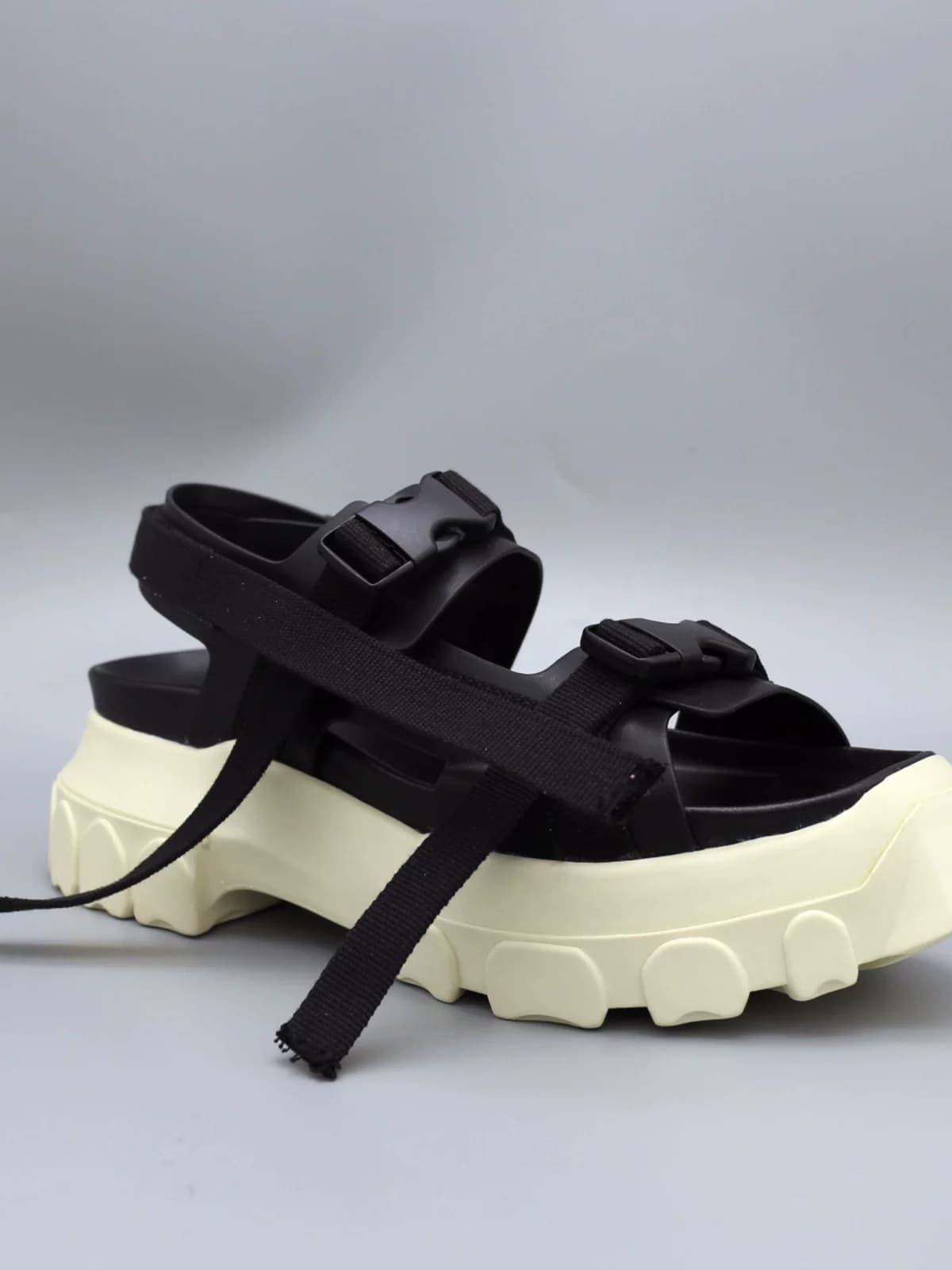 R Summer O Tank Bottom Thick Bottom Heightening Retro Roman Sandals European Station Men and Women Trendy Korean Platform Beach Shoes from Taobao