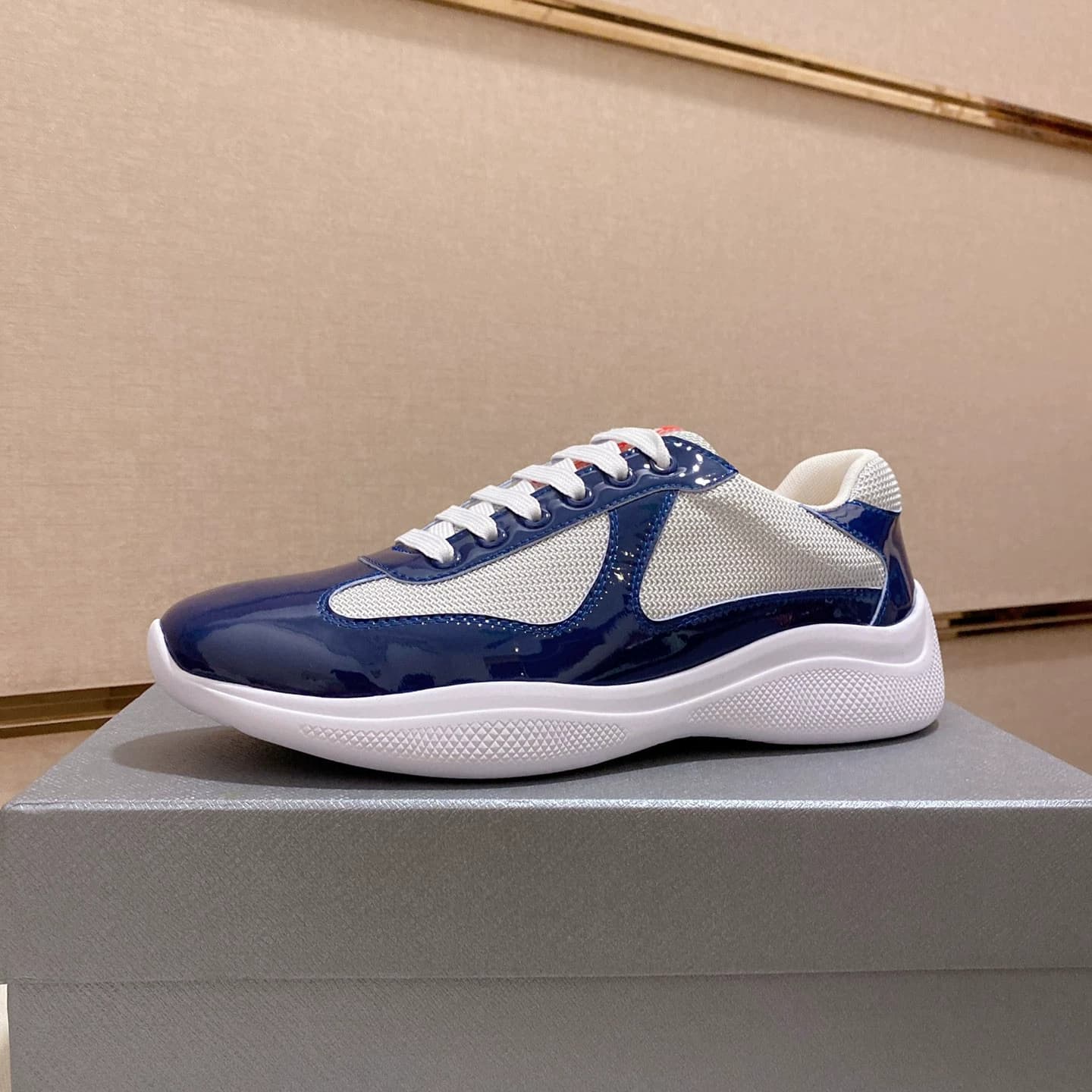 European station men's shoes autumn white low cut genuine leather breathable casual round head mesh patent leather pure color tied sneaker from Taobao