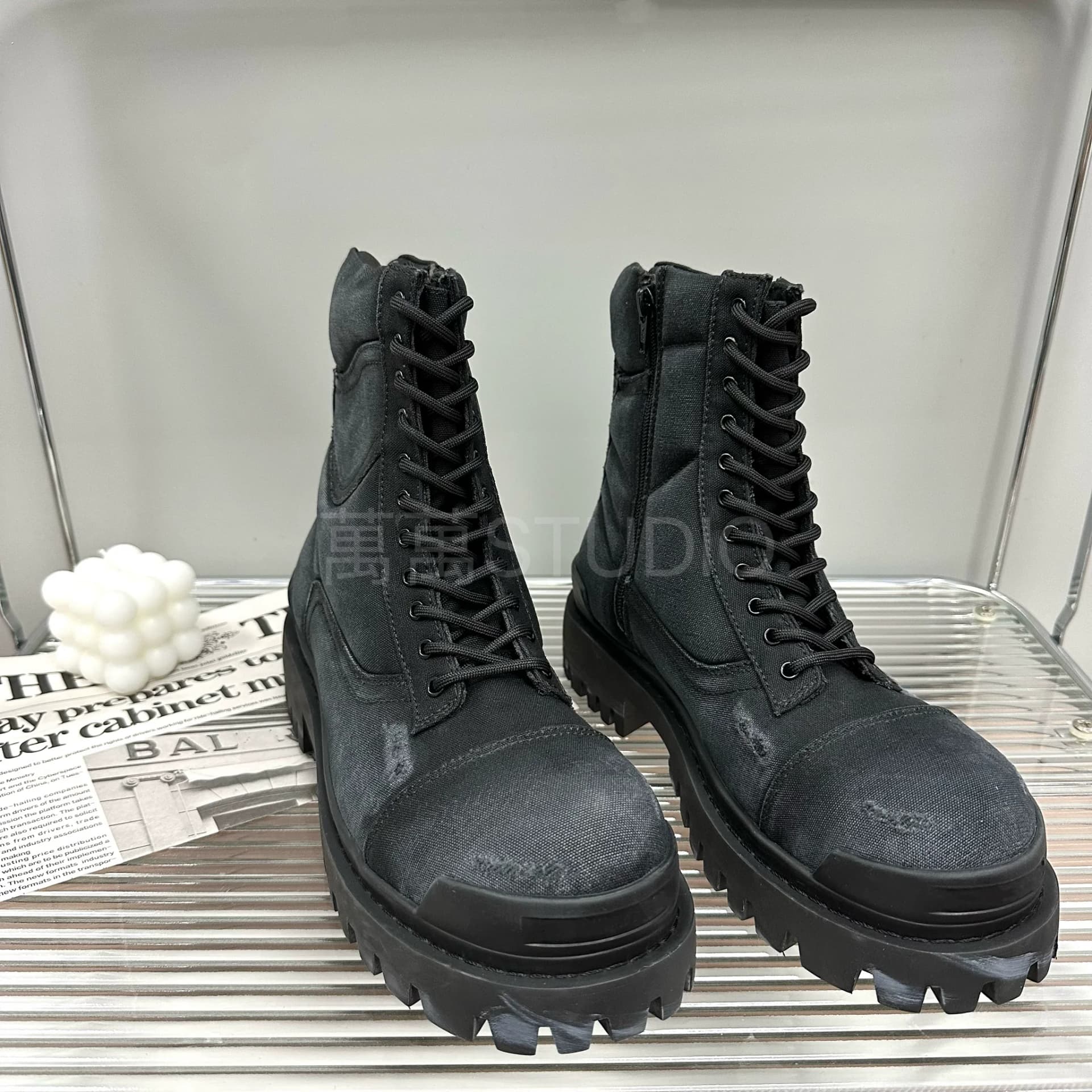Wanwan STUDIO Retro style old damaged 11 hole big head Martin boots for men rubbed and damaged boots from Taobao