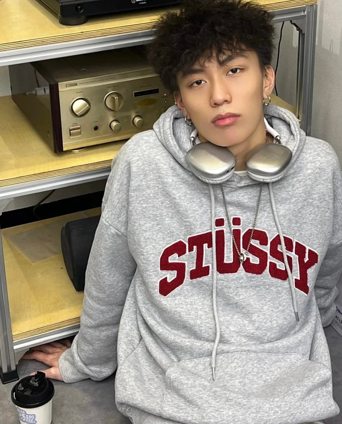 Loose fleece embroidered sweatshirt from Weidian