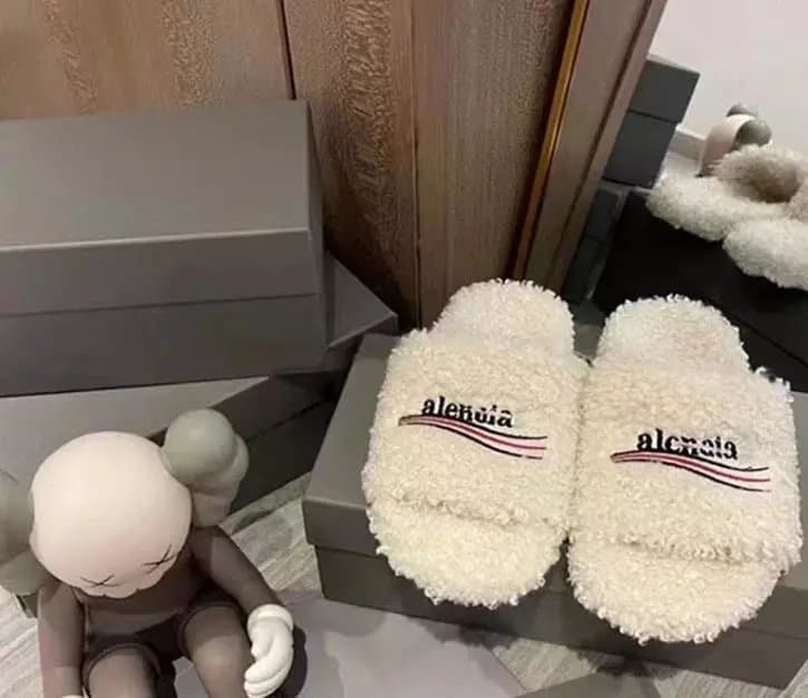 Balenciaga Faux Fur Slides 3 Styles — product from Weidian, photo 2 of 2