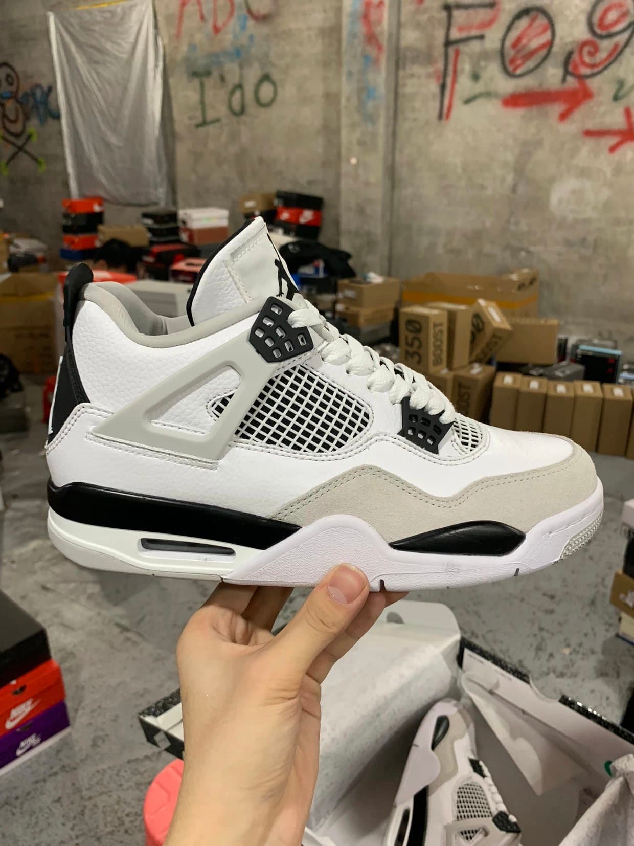 Air Jordan 4 Retro "Military Black" AJ4 from Weidian