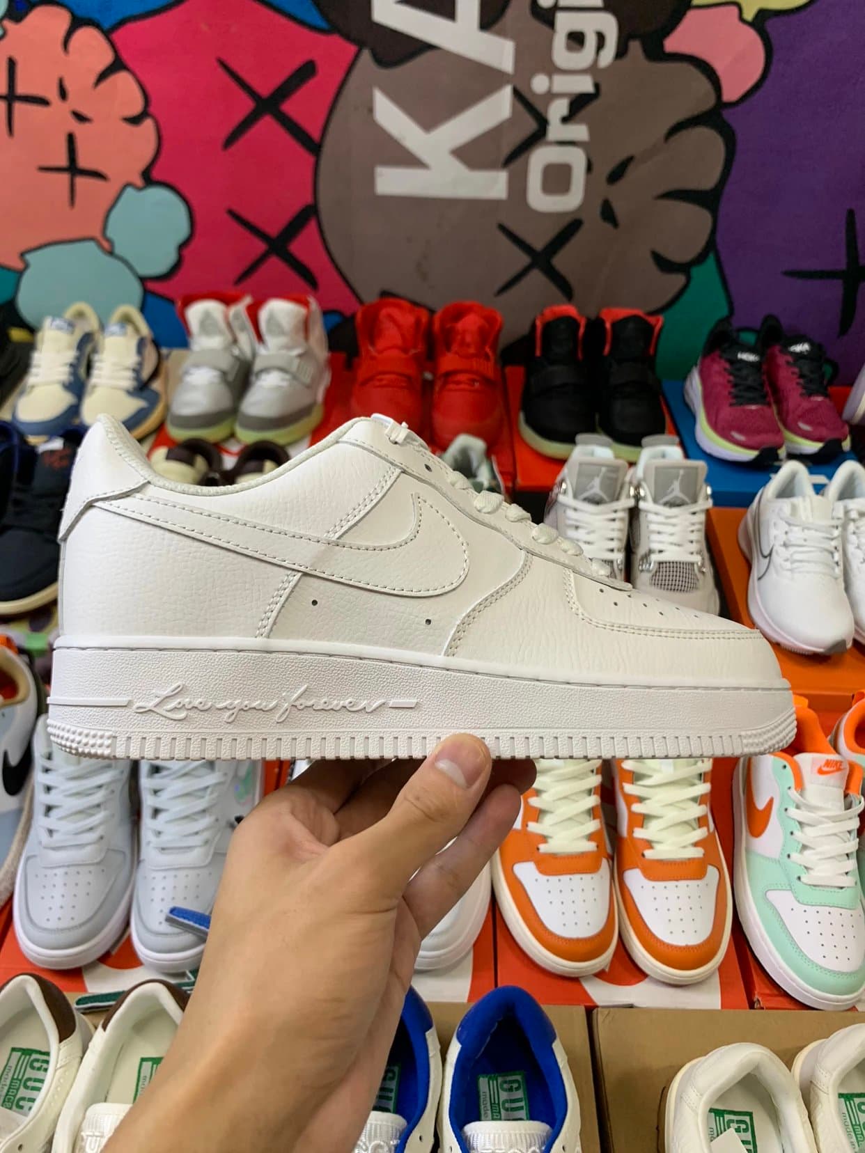 1:1 small sneakers Valentine's Day casual sneakers for men and women from Weidian