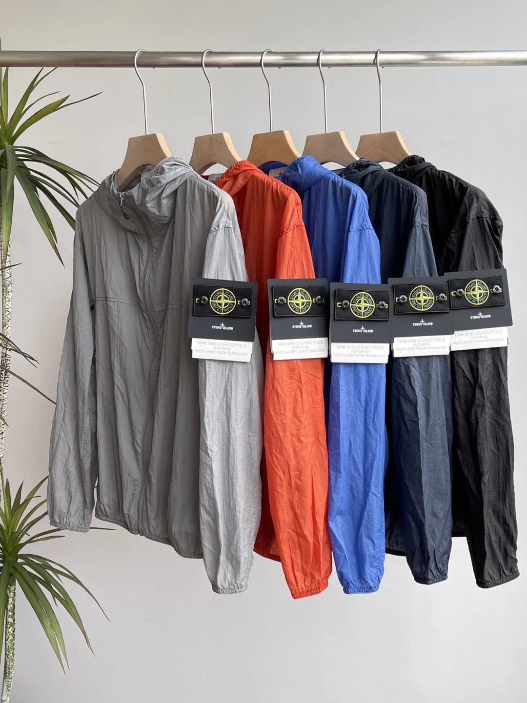 Outdoor lightweight waterproof breathable hooded jacket skin clothing sun protection clothing jacket ly from Weidian