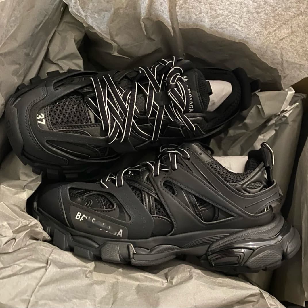 Paris track three generations 3.0 dad shoes men and women color thick bottom sports casual shoes couple black warrior Wenzhou shoes from 1688