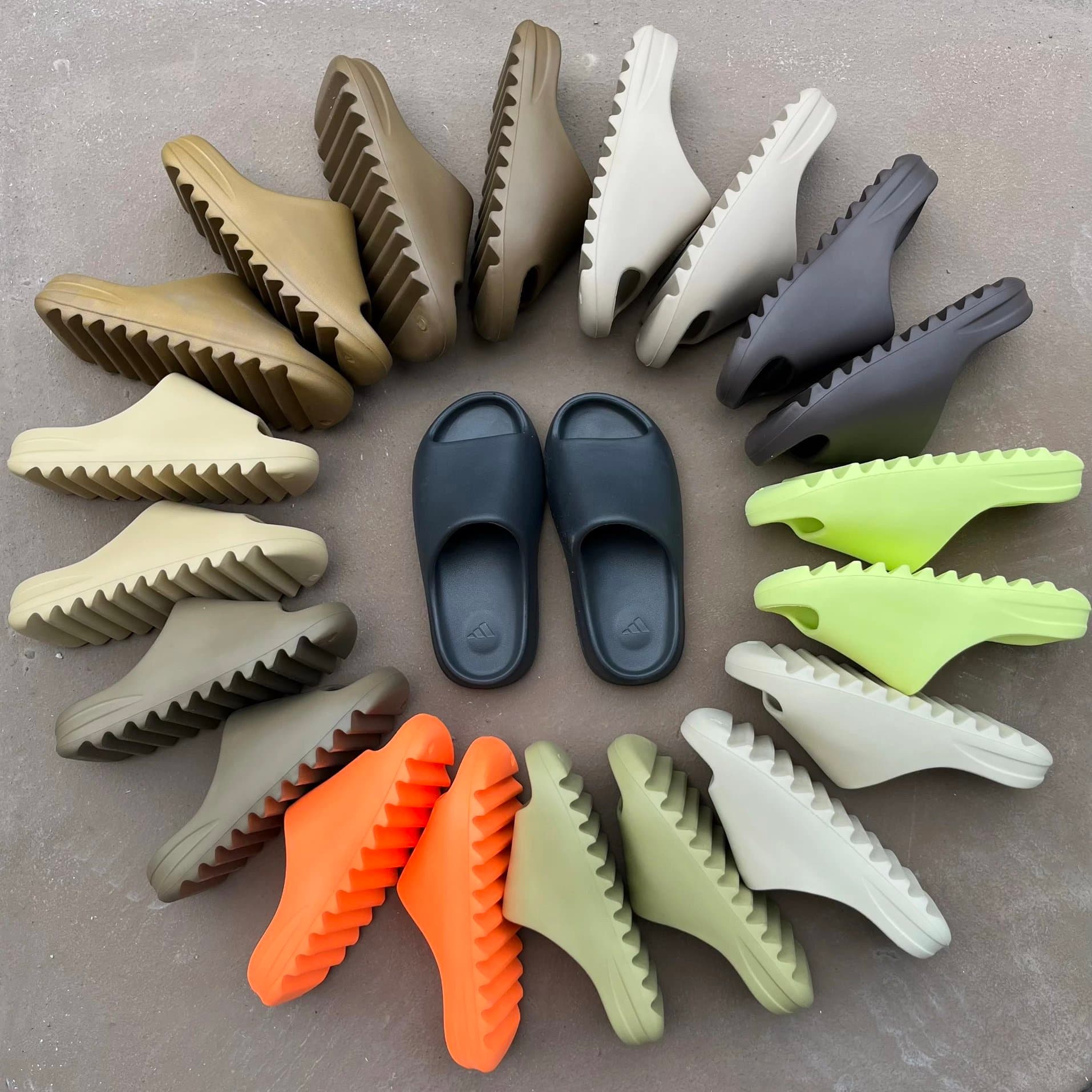 G X L W Batch Y eezy Sli de Size up 1 shoes are smaller whatapp 8619105043580 from Weidian