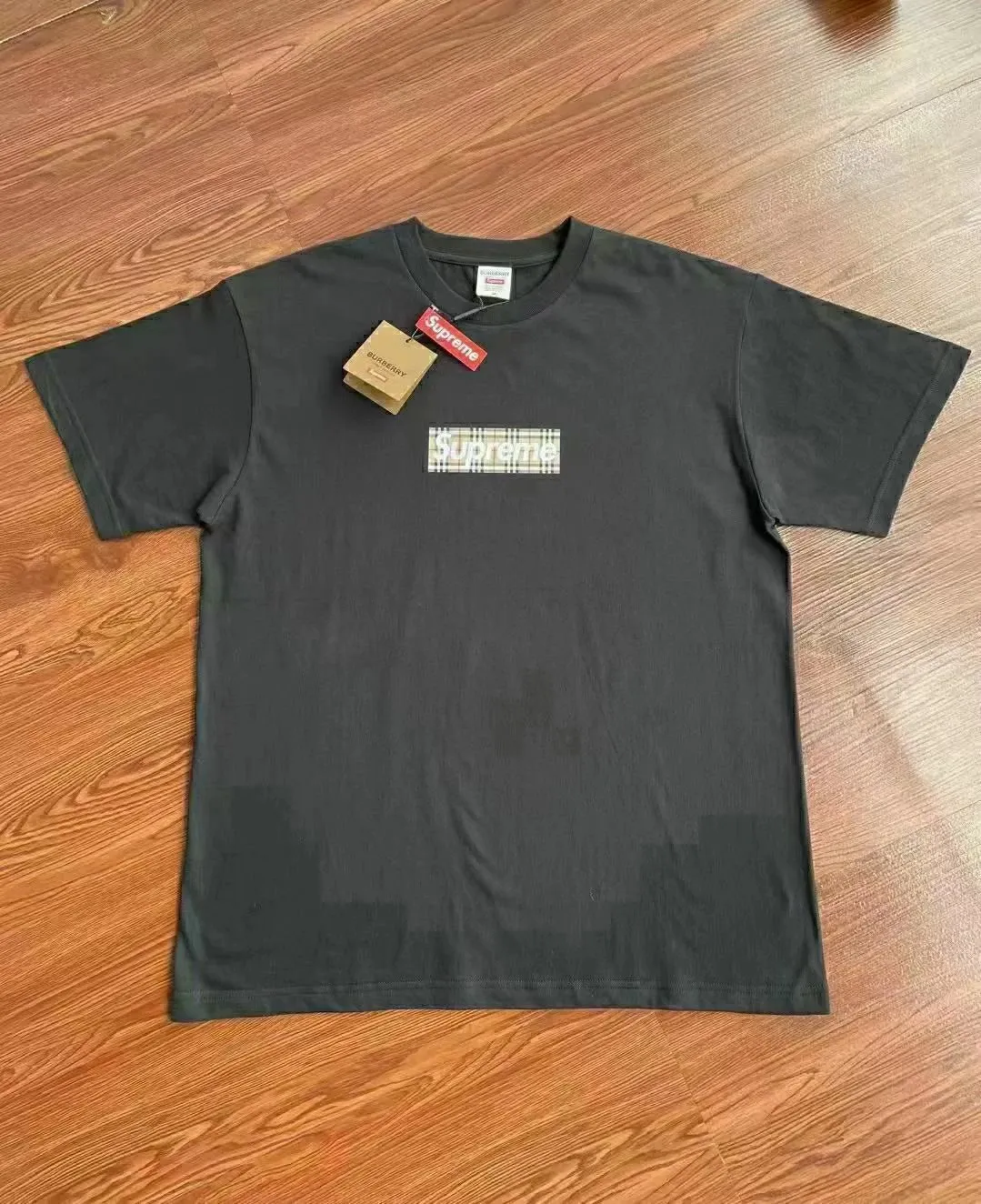 Burberry X SUPREME BOX LOGO - Main product image by FashionHunter